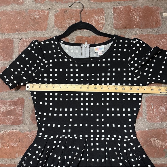LuLaRoe Amelia Black & White Square Pattern A-line Dress Small Pleated Pockets - Picture 6 of 14
